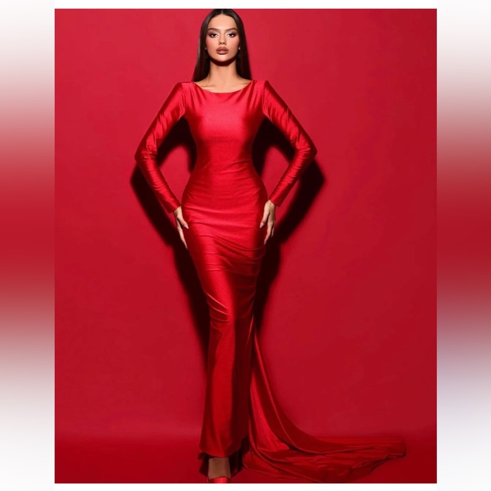 Tarik Ediz Elegant Red Long Sleeve Gown